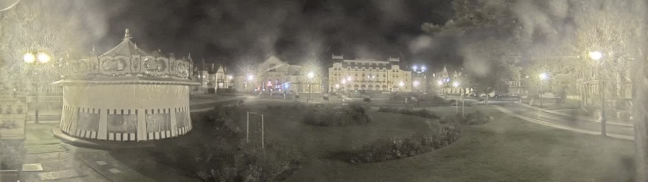 Cabourg , Statue Pavillon Charles Bertrand & City View Live Cam - Lisieux, Calvados, Normandie, France