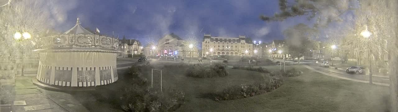 Cabourg , Statue Pavillon Charles Bertrand & City View Live Cam - Lisieux, Calvados, Normandie, France