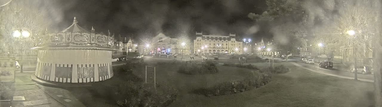 Cabourg , Statue Pavillon Charles Bertrand & City View Live Cam - Lisieux, Calvados, Normandie, France