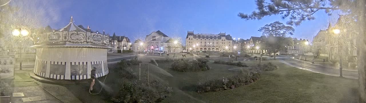 Cabourg , Statue Pavillon Charles Bertrand & City View Live Cam - Lisieux, Calvados, Normandie, France