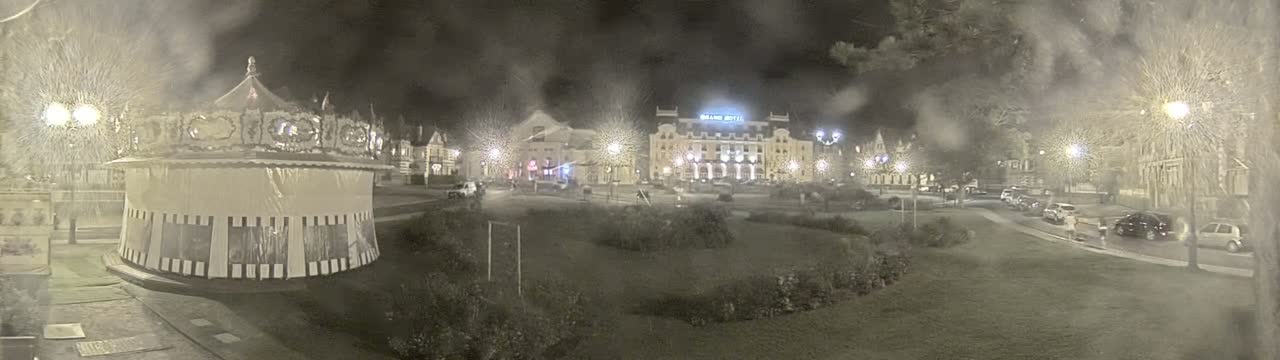 Cabourg , Statue Pavillon Charles Bertrand & City View Live Cam - Lisieux, Calvados, Normandie, France