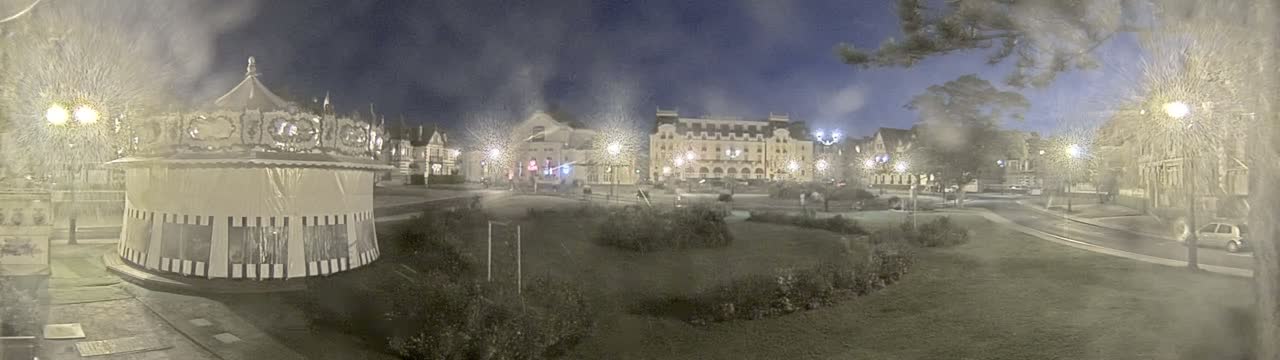 Cabourg , Statue Pavillon Charles Bertrand & City View Live Cam - Lisieux, Calvados, Normandie, France