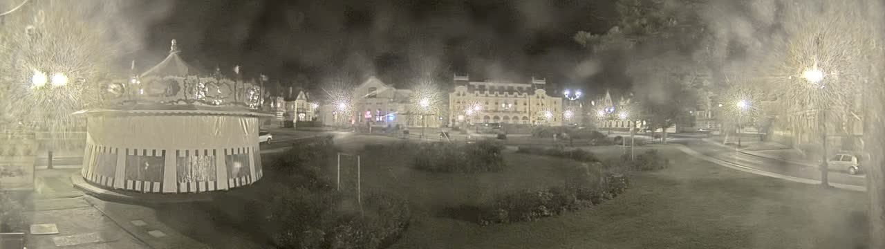 Cabourg , Statue Pavillon Charles Bertrand & City View Live Cam - Lisieux, Calvados, Normandie, France