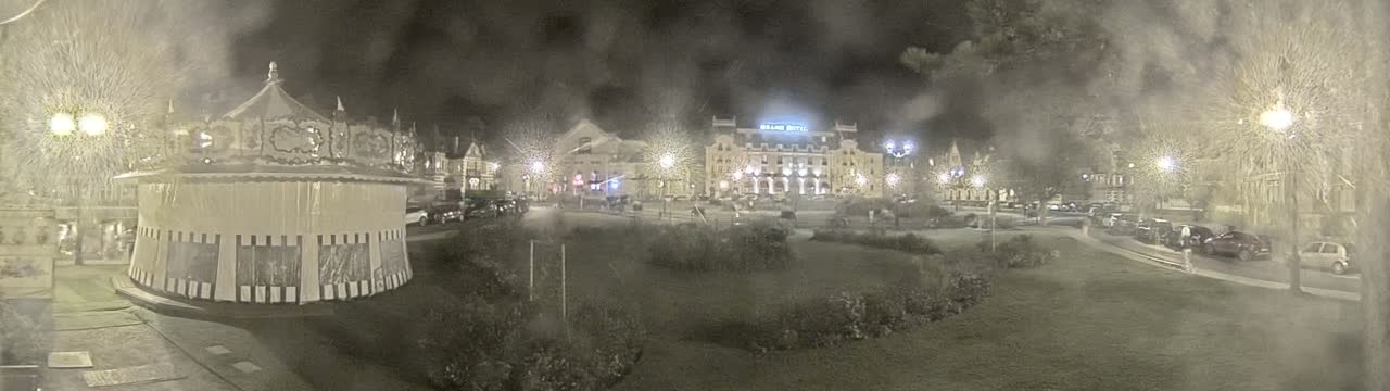 Cabourg , Statue Pavillon Charles Bertrand & City View Live Cam - Lisieux, Calvados, Normandie, France