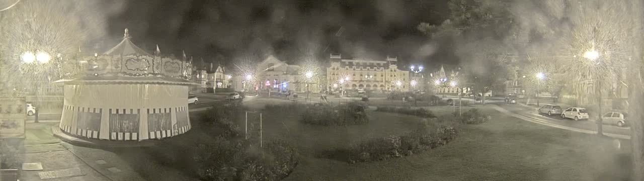 Cabourg , Statue Pavillon Charles Bertrand & City View Live Cam - Lisieux, Calvados, Normandie, France