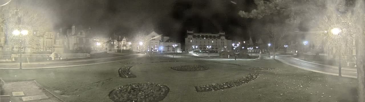 Cabourg , Statue Pavillon Charles Bertrand & City View Live Cam - Lisieux, Calvados, Normandie, France
