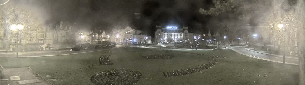 Cabourg , Statue Pavillon Charles Bertrand & City View Live Cam - Lisieux, Calvados, Normandie, France