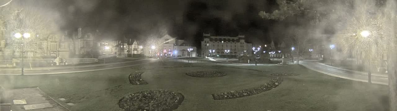 Cabourg , Statue Pavillon Charles Bertrand & City View Live Cam - Lisieux, Calvados, Normandie, France