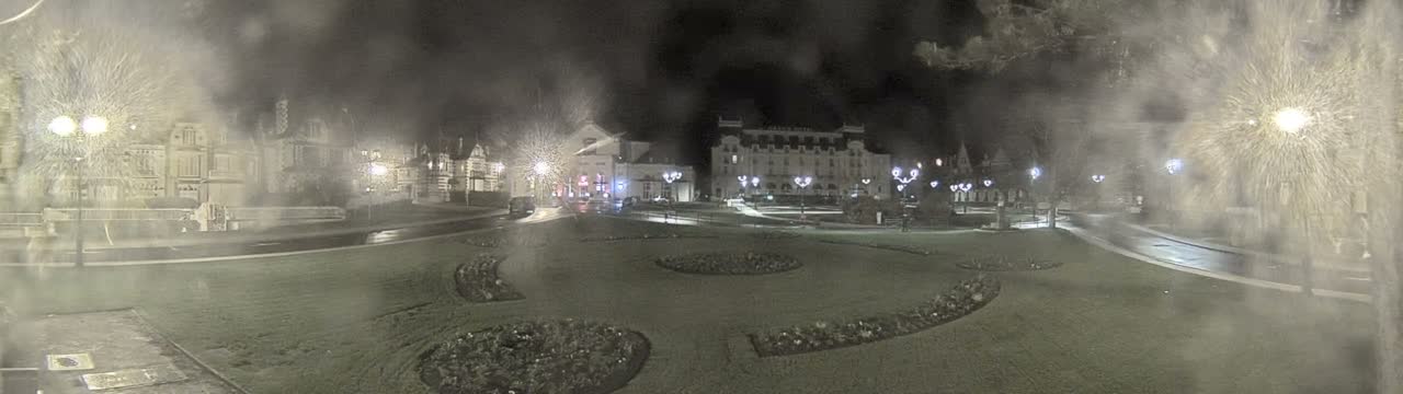 Cabourg , Statue Pavillon Charles Bertrand & City View Live Cam - Lisieux, Calvados, Normandie, France