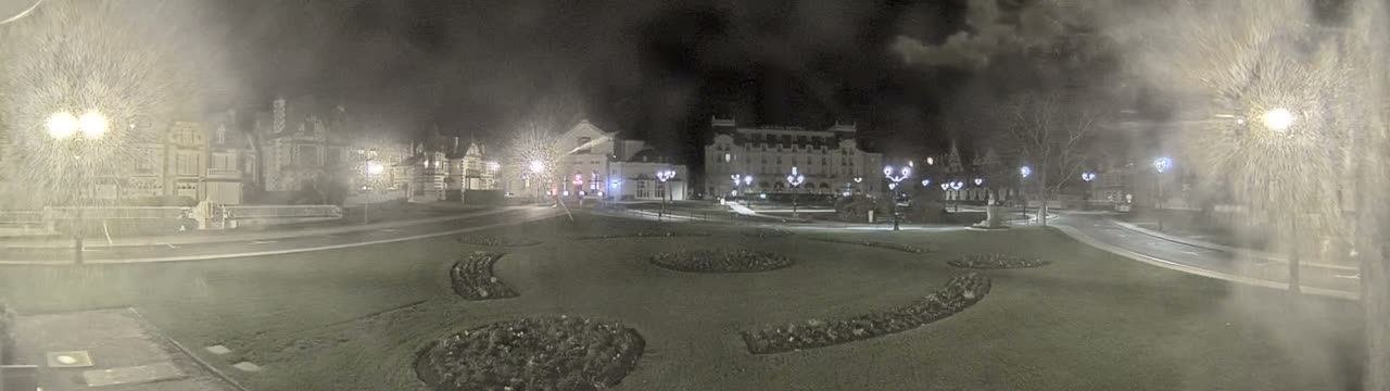 Cabourg , Statue Pavillon Charles Bertrand & City View Live Cam - Lisieux, Calvados, Normandie, France