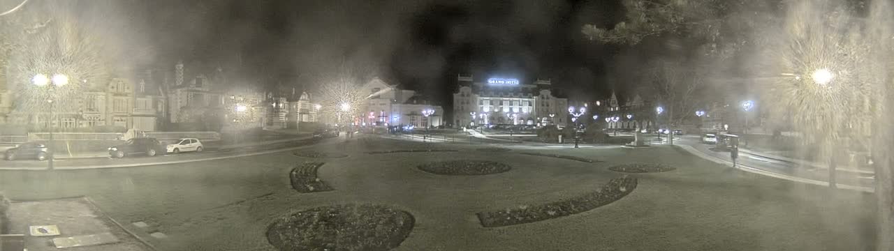 Cabourg , Statue Pavillon Charles Bertrand & City View Live Cam - Lisieux, Calvados, Normandie, France