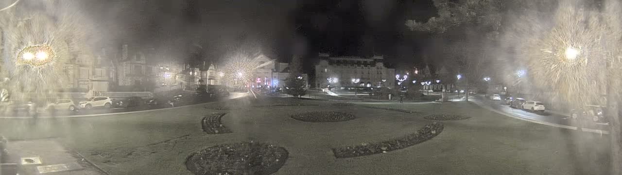 Cabourg , Statue Pavillon Charles Bertrand & City View Live Cam - Lisieux, Calvados, Normandie, France