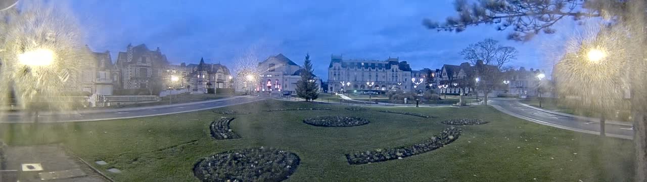 Cabourg , Statue Pavillon Charles Bertrand & City View Live Cam - Lisieux, Calvados, Normandie, France