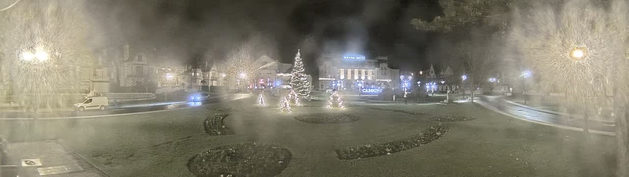 Cabourg , Statue Pavillon Charles Bertrand & City View Live Cam - Lisieux, Calvados, Normandie, France
