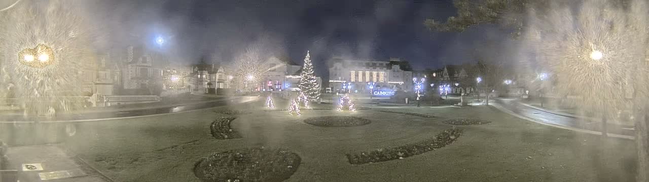 Cabourg , Statue Pavillon Charles Bertrand & City View Live Cam - Lisieux, Calvados, Normandie, France