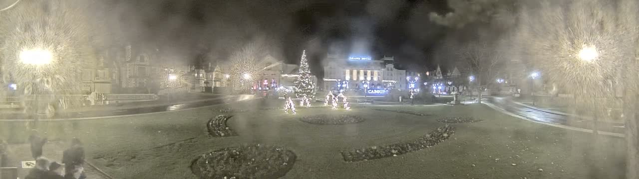Cabourg , Statue Pavillon Charles Bertrand & City View Live Cam - Lisieux, Calvados, Normandie, France