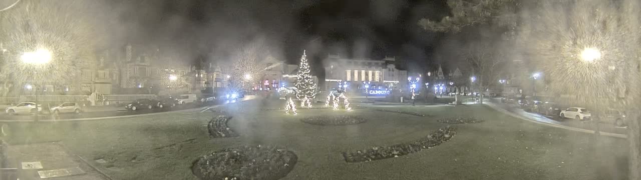 Cabourg , Statue Pavillon Charles Bertrand & City View Live Cam - Lisieux, Calvados, Normandie, France