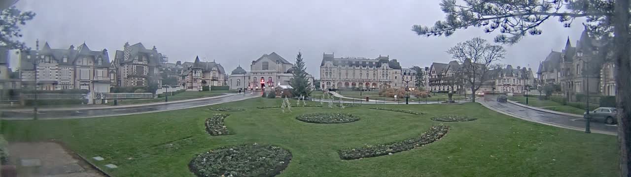 Cabourg , Statue Pavillon Charles Bertrand & City View Live Cam - Lisieux, Calvados, Normandie, France