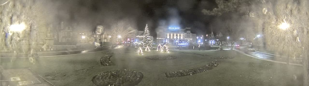 Cabourg , Statue Pavillon Charles Bertrand & City View Live Cam - Lisieux, Calvados, Normandie, France