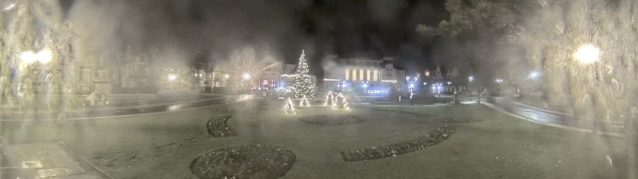 Cabourg , Statue Pavillon Charles Bertrand & City View Live Cam - Lisieux, Calvados, Normandie, France