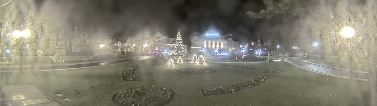 Cabourg , Statue Pavillon Charles Bertrand & City View Live Cam - Lisieux, Calvados, Normandie, France