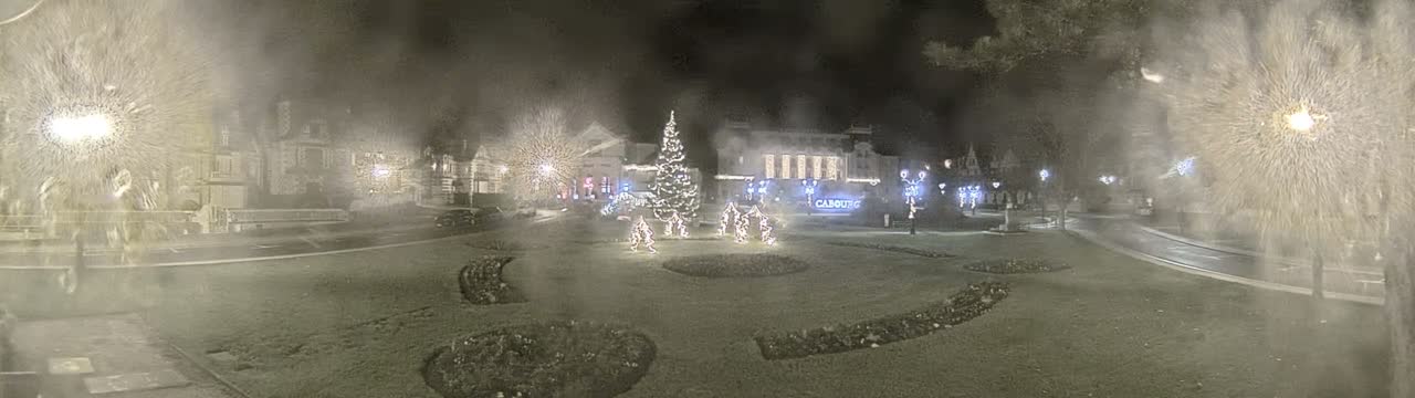 Cabourg , Statue Pavillon Charles Bertrand & City View Live Cam - Lisieux, Calvados, Normandie, France