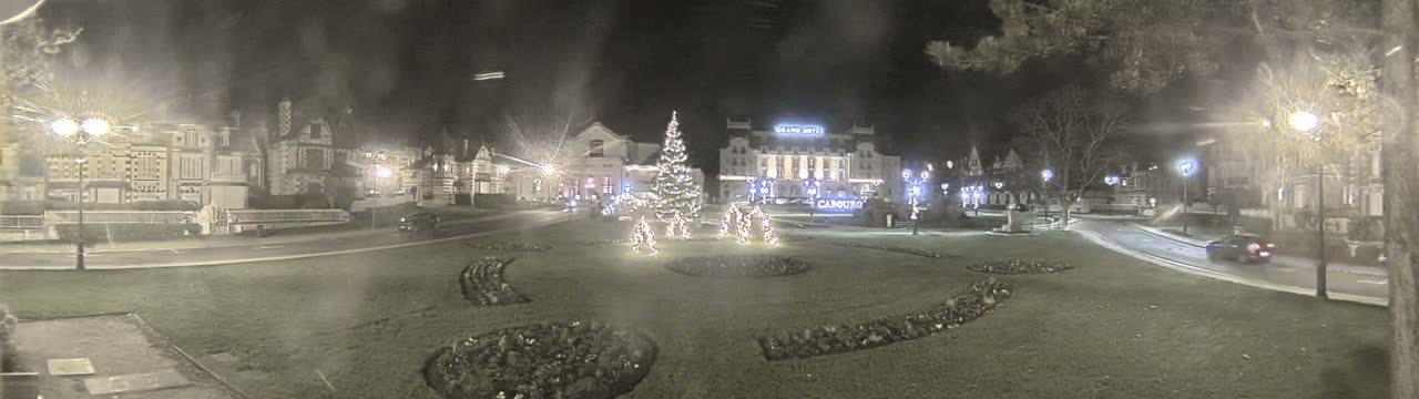 Cabourg , Statue Pavillon Charles Bertrand & City View Live Cam - Lisieux, Calvados, Normandie, France