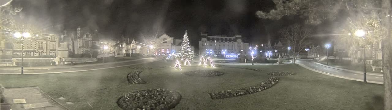 Cabourg , Statue Pavillon Charles Bertrand & City View Live Cam - Lisieux, Calvados, Normandie, France