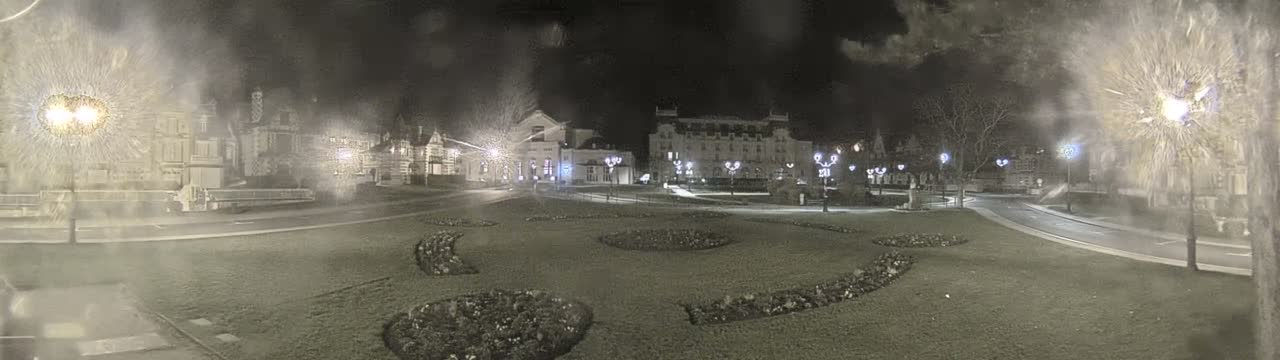Cabourg , Statue Pavillon Charles Bertrand & City View Live Cam - Lisieux, Calvados, Normandie, France