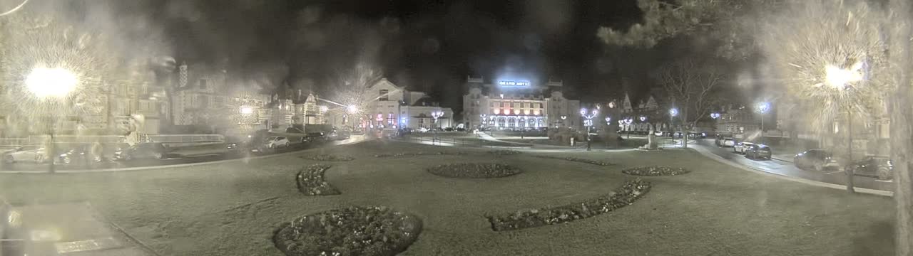Cabourg , Statue Pavillon Charles Bertrand & City View Live Cam - Lisieux, Calvados, Normandie, France