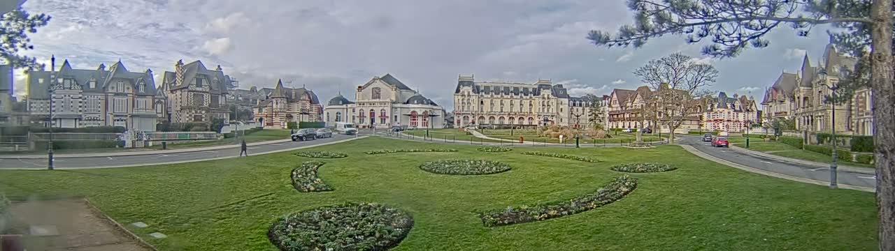 Cabourg , Statue Pavillon Charles Bertrand & City View Live Cam - Lisieux, Calvados, Normandie, France