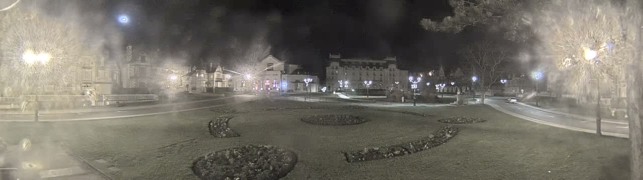 Cabourg , Statue Pavillon Charles Bertrand & City View Live Cam - Lisieux, Calvados, Normandie, France