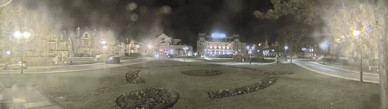 Cabourg , Statue Pavillon Charles Bertrand & City View Live Cam - Lisieux, Calvados, Normandie, France