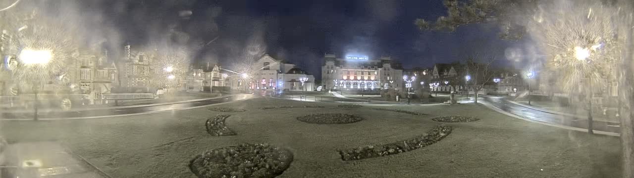 Cabourg , Statue Pavillon Charles Bertrand & City View Live Cam - Lisieux, Calvados, Normandie, France
