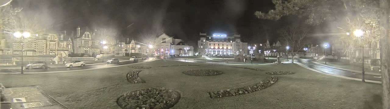 Cabourg , Statue Pavillon Charles Bertrand & City View Live Cam - Lisieux, Calvados, Normandie, France