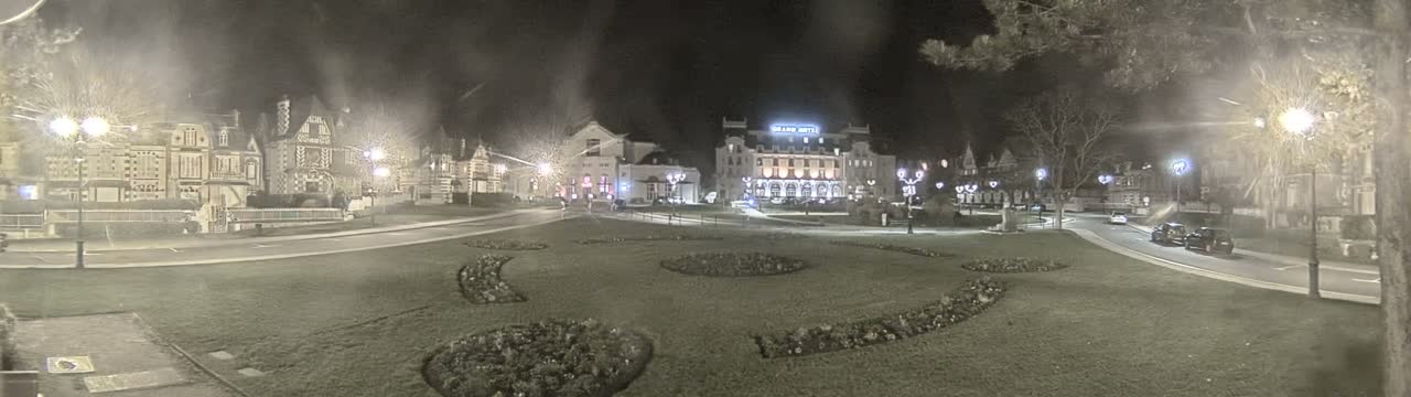 Cabourg , Statue Pavillon Charles Bertrand & City View Live Cam - Lisieux, Calvados, Normandie, France