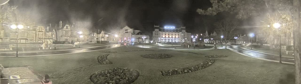 Cabourg , Statue Pavillon Charles Bertrand & City View Live Cam - Lisieux, Calvados, Normandie, France