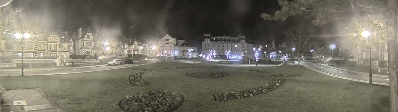 Cabourg , Statue Pavillon Charles Bertrand & City View Live Cam - Lisieux, Calvados, Normandie, France