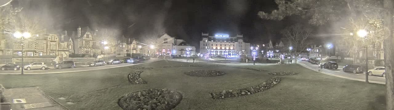 Cabourg , Statue Pavillon Charles Bertrand & City View Live Cam - Lisieux, Calvados, Normandie, France