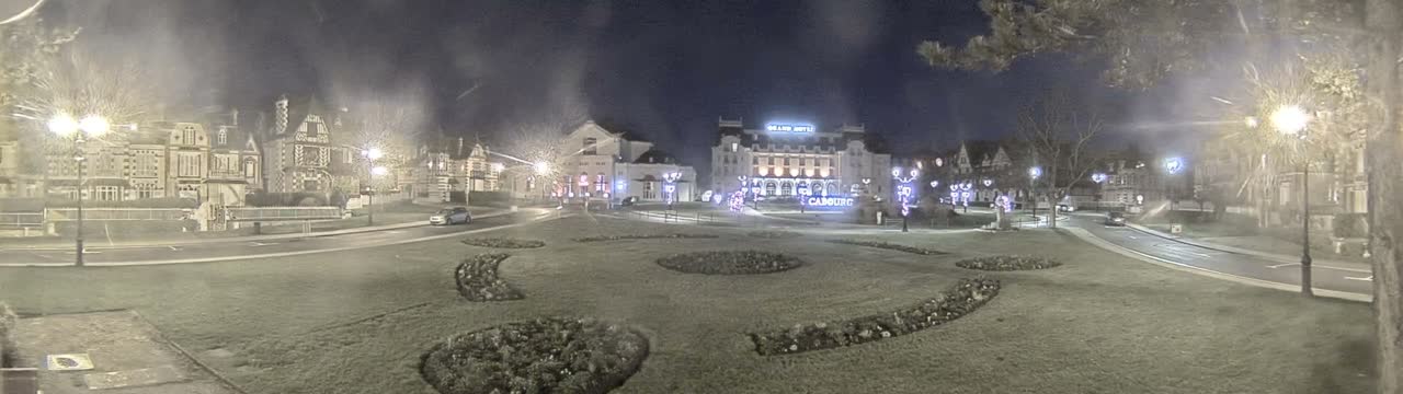 Cabourg , Statue Pavillon Charles Bertrand & City View Live Cam - Lisieux, Calvados, Normandie, France
