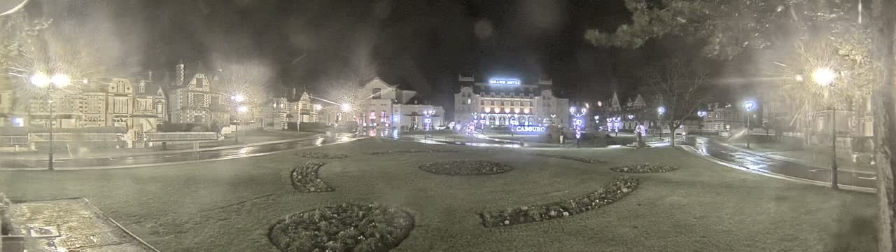Cabourg , Statue Pavillon Charles Bertrand & City View Live Cam - Lisieux, Calvados, Normandie, France