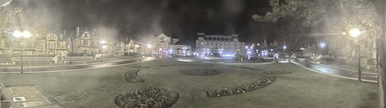 Cabourg , Statue Pavillon Charles Bertrand & City View Live Cam - Lisieux, Calvados, Normandie, France