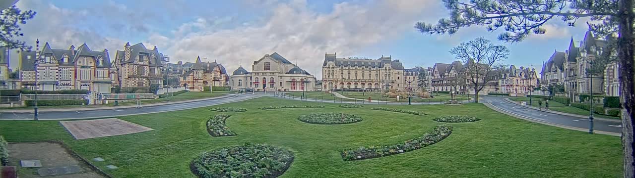 Cabourg , Statue Pavillon Charles Bertrand & City View Live Cam - Lisieux, Calvados, Normandie, France