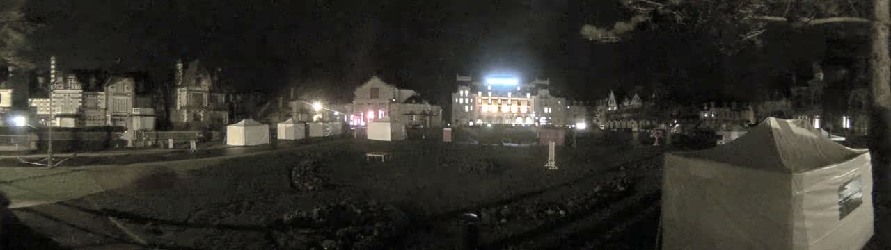 Cabourg , Statue Pavillon Charles Bertrand & City View Live Cam - Lisieux, Calvados, Normandie, France