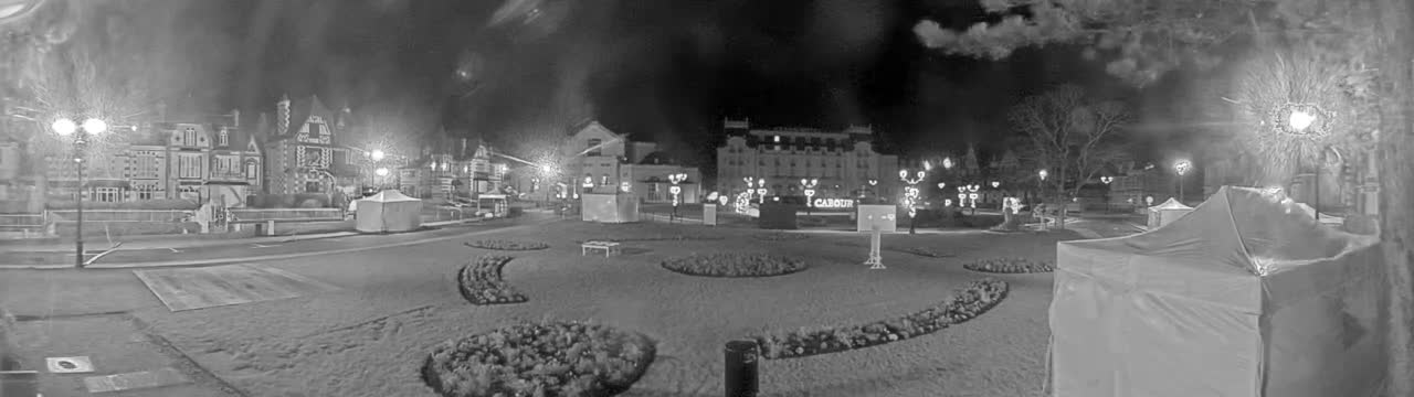 Cabourg , Statue Pavillon Charles Bertrand & City View Live Cam - Lisieux, Calvados, Normandie, France