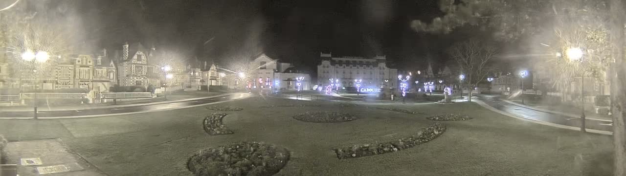 Cabourg , Statue Pavillon Charles Bertrand & City View Live Cam - Lisieux, Calvados, Normandie, France