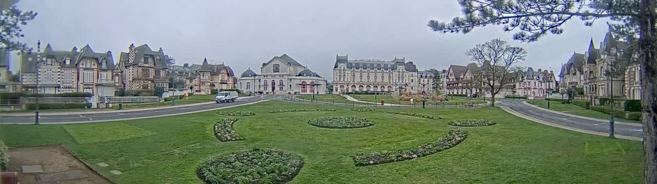 Cabourg , Statue Pavillon Charles Bertrand & City View Live Cam - Lisieux, Calvados, Normandie, France