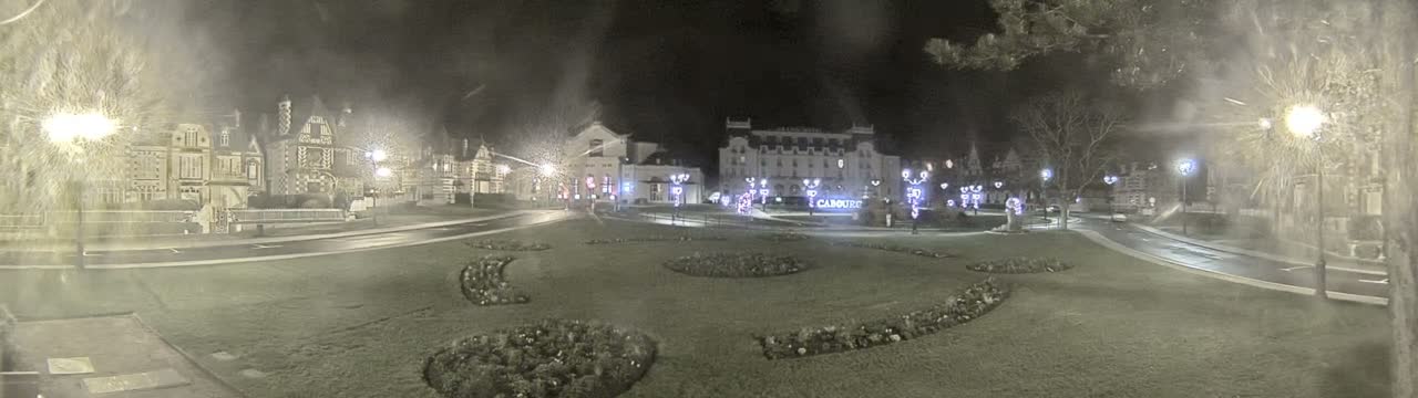 Cabourg , Statue Pavillon Charles Bertrand & City View Live Cam - Lisieux, Calvados, Normandie, France
