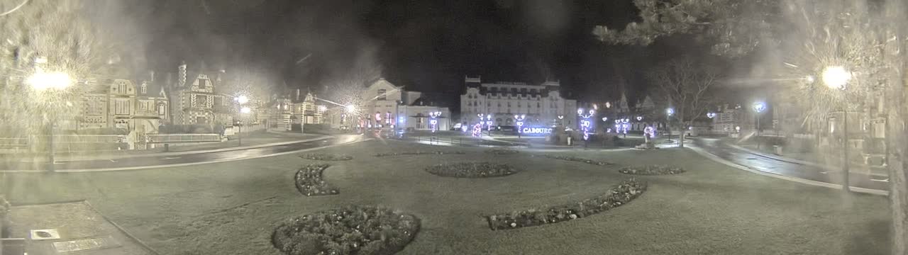Cabourg , Statue Pavillon Charles Bertrand & City View Live Cam - Lisieux, Calvados, Normandie, France