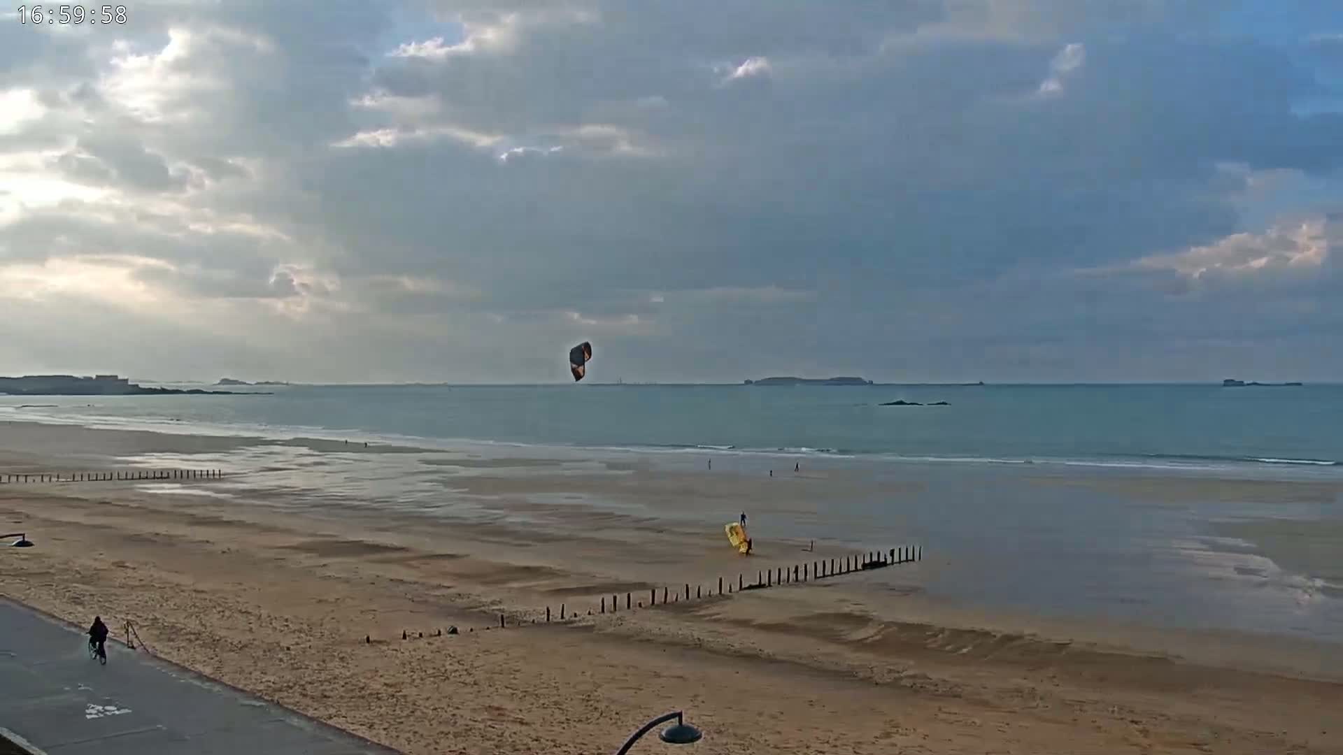 Saint-Malo - Plage de La Hoguette Beach Live Cam - Saint-Malo, Ille-et-Vilaine, Bretagne, France